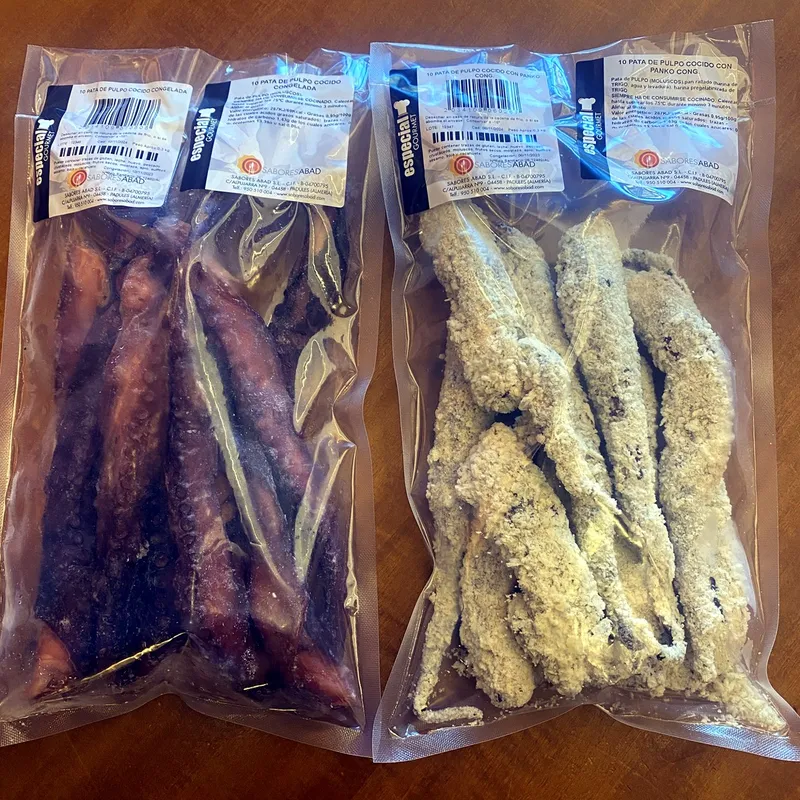 Bolsas de pulpo confitado envasado al vacío